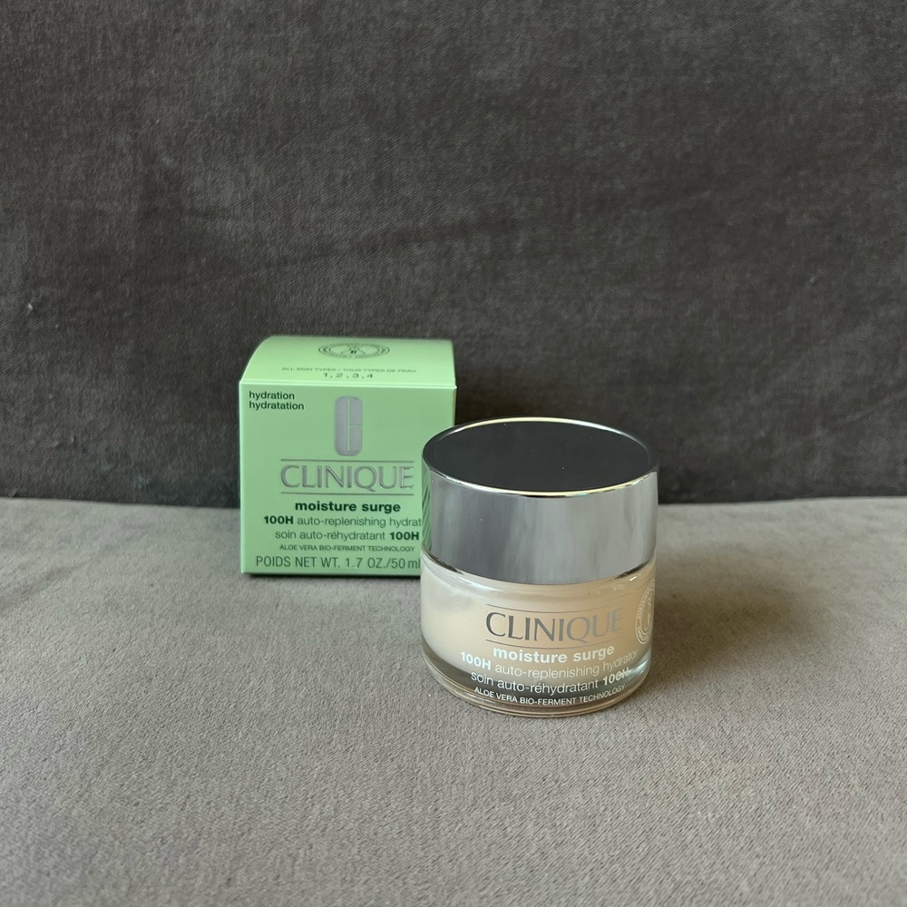 Clinique Moisture Surge 100H Auto-Replenishing Hydrator Moisturizer